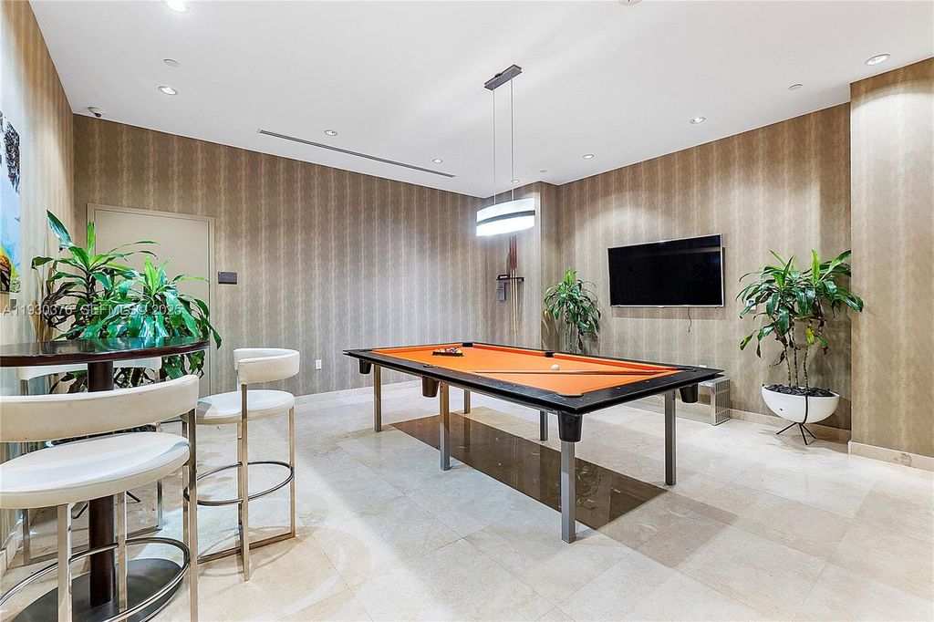 Image 43 of property listing at 15811 Collins Ave 3707, Sunny Isles Beach, FL 33160