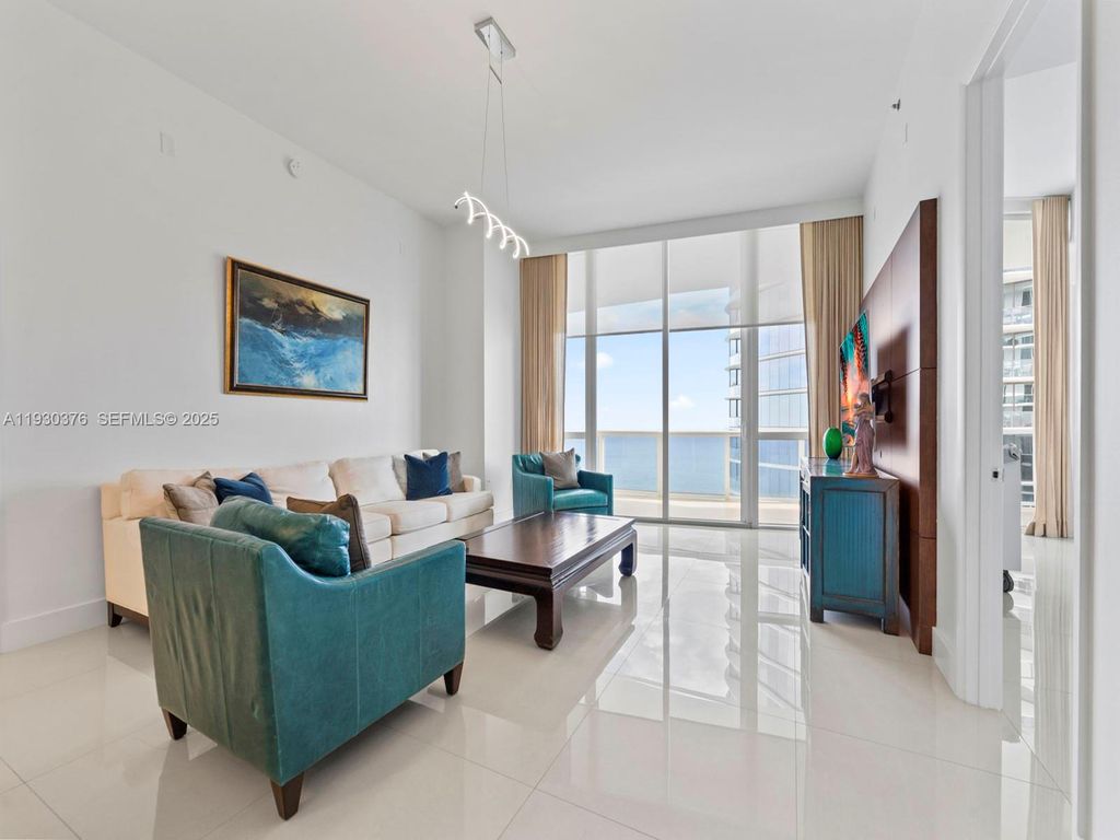 Image 5 of property listing at 15811 Collins Ave 3707, Sunny Isles Beach, FL 33160