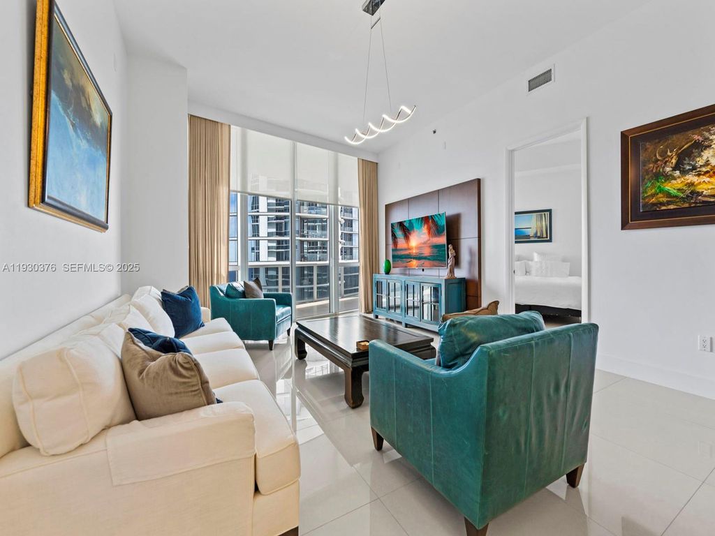 Image 7 of property listing at 15811 Collins Ave 3707, Sunny Isles Beach, FL 33160