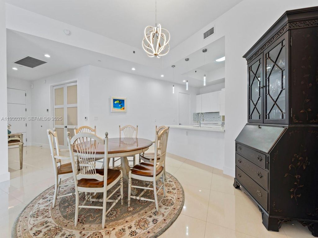 Image 9 of property listing at 15811 Collins Ave 3707, Sunny Isles Beach, FL 33160