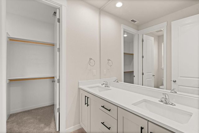 136 Valemont Drive 13, Eagle Point, OR 97524