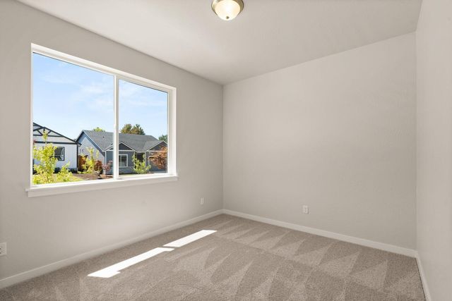 136 Valemont Drive 13, Eagle Point, OR 97524