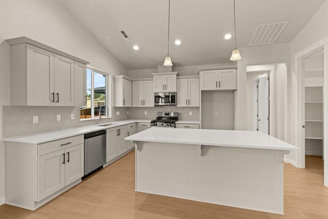 136 Valemont Drive 13, Eagle Point, OR 97524