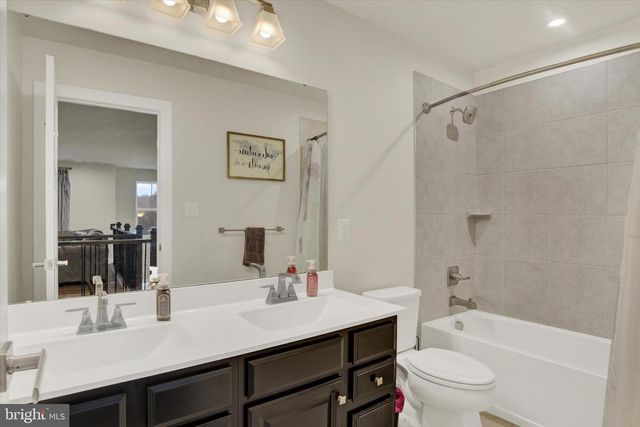 3973 SECRETARIAT ST, Harrisburg, PA 17112