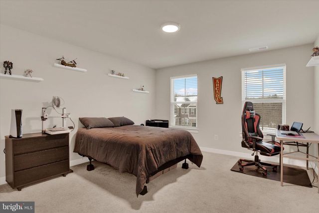 3973 SECRETARIAT ST, Harrisburg, PA 17112