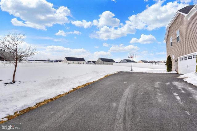 3973 SECRETARIAT ST, Harrisburg, PA 17112