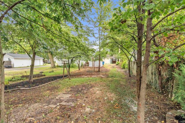 909 W Market Street, Bluffton, IN 46714
