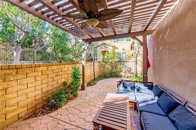 25387 Playa Serena, Valencia, CA 91381