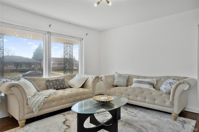 4971 Julius Boulevard, Westland, MI 48186