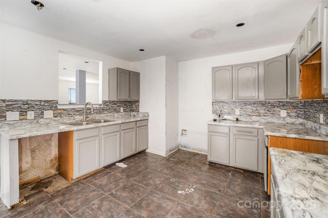 12937 Silvaire Farm Road, Charlotte, NC 28278