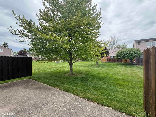 20016 N Great Oaks Circle Circle, Clinton Twp, MI 48038