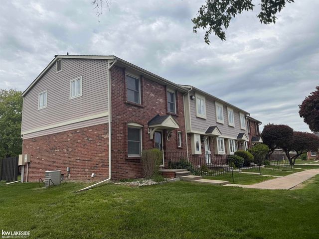 20016 N Great Oaks Circle Circle, Clinton Twp, MI 48038