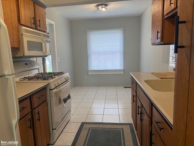 20016 N Great Oaks Circle Circle, Clinton Twp, MI 48038