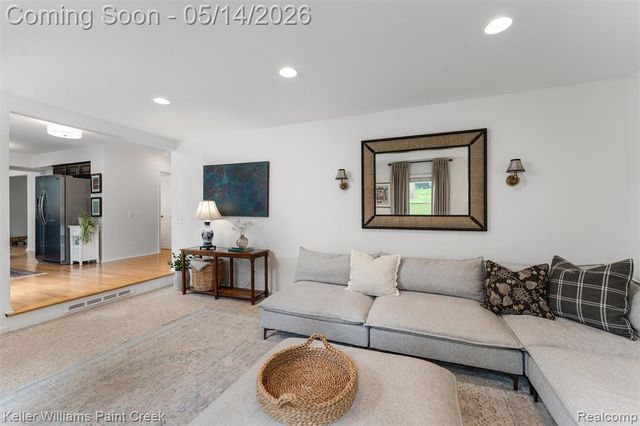366 Whitney Drive, Rochester Hills, MI 48307
