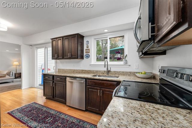 366 Whitney Drive, Rochester Hills, MI 48307