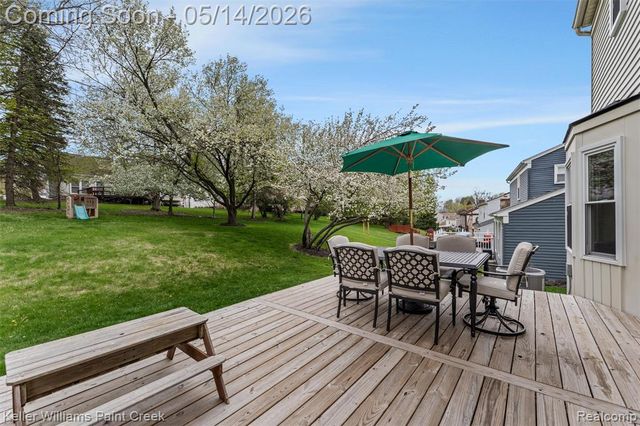 366 Whitney Drive, Rochester Hills, MI 48307