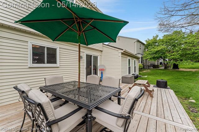 366 Whitney Drive, Rochester Hills, MI 48307