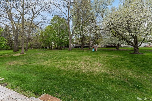 366 Whitney Drive, Rochester Hills, MI 48307