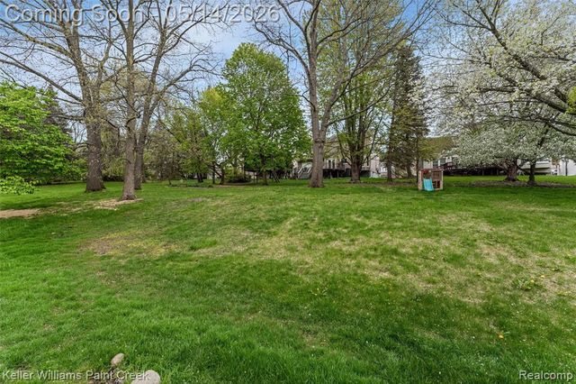366 Whitney Drive, Rochester Hills, MI 48307