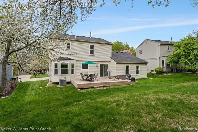 366 Whitney Drive, Rochester Hills, MI 48307