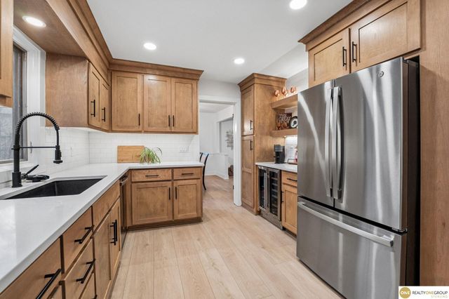 1016 Meadow Road, Omaha, NE 68154