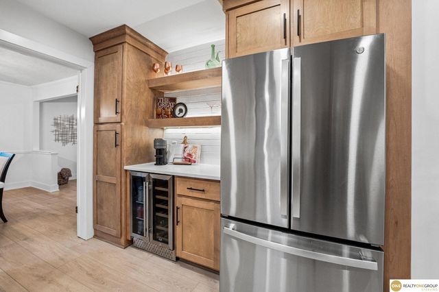 1016 Meadow Road, Omaha, NE 68154