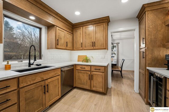 1016 Meadow Road, Omaha, NE 68154