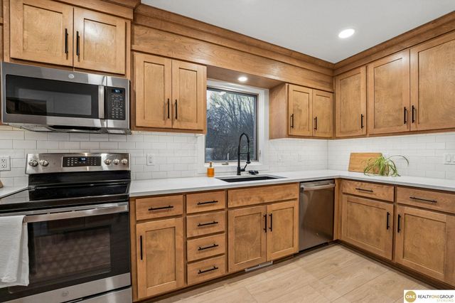 1016 Meadow Road, Omaha, NE 68154