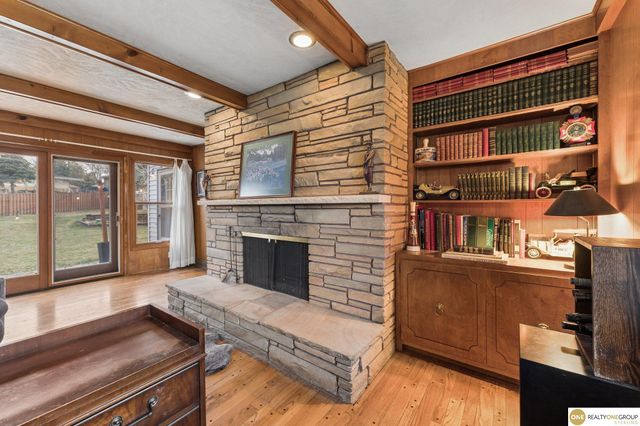 1016 Meadow Road, Omaha, NE 68154