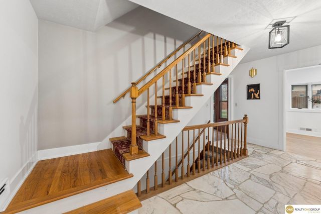 1016 Meadow Road, Omaha, NE 68154