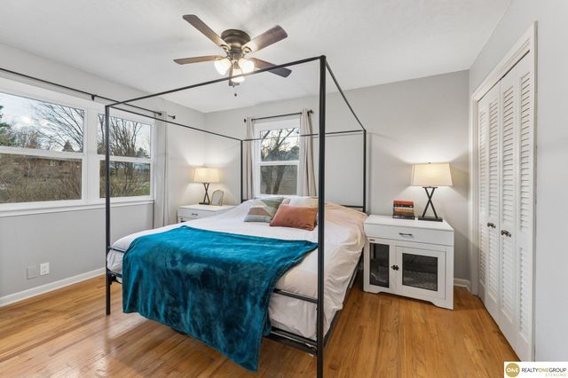 1016 Meadow Road, Omaha, NE 68154