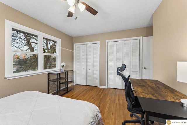 1016 Meadow Road, Omaha, NE 68154