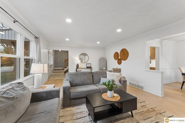 1016 Meadow Road, Omaha, NE 68154