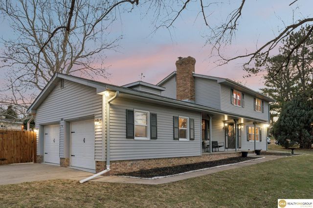 1016 Meadow Road, Omaha, NE 68154