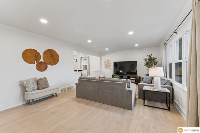 1016 Meadow Road, Omaha, NE 68154