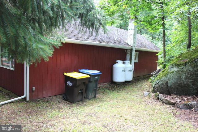 1068 MAGAZINE RD, Green Lane, PA 18054