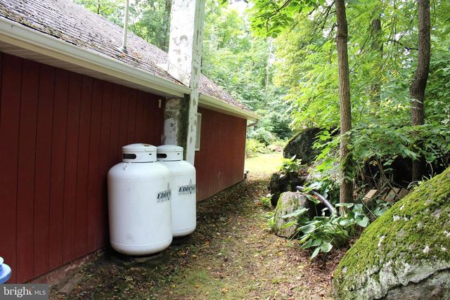 1068 MAGAZINE RD, Green Lane, PA 18054