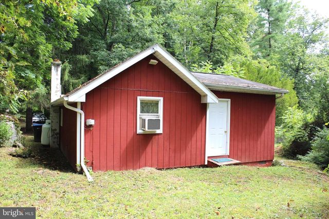 1068 MAGAZINE RD, Green Lane, PA 18054