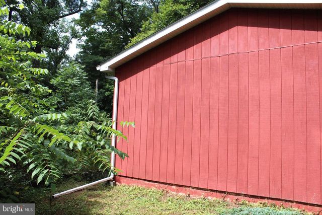 1068 MAGAZINE RD, Green Lane, PA 18054