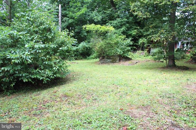 1068 MAGAZINE RD, Green Lane, PA 18054