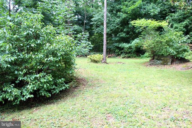 1068 MAGAZINE RD, Green Lane, PA 18054