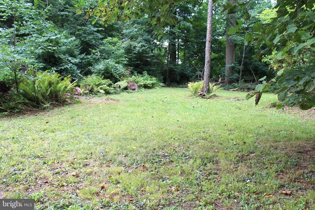 1068 MAGAZINE RD, Green Lane, PA 18054