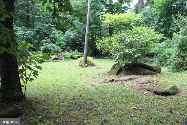 1068 MAGAZINE RD, Green Lane, PA 18054