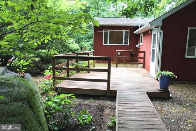 1068 MAGAZINE RD, Green Lane, PA 18054