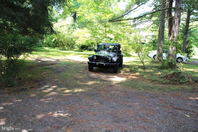 1068 MAGAZINE RD, Green Lane, PA 18054