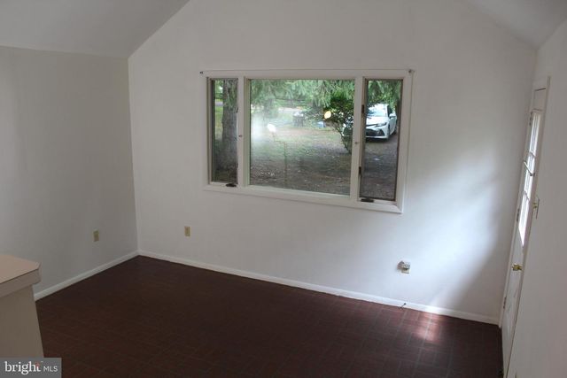 1068 MAGAZINE RD, Green Lane, PA 18054