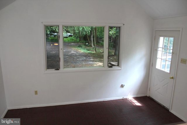 1068 MAGAZINE RD, Green Lane, PA 18054