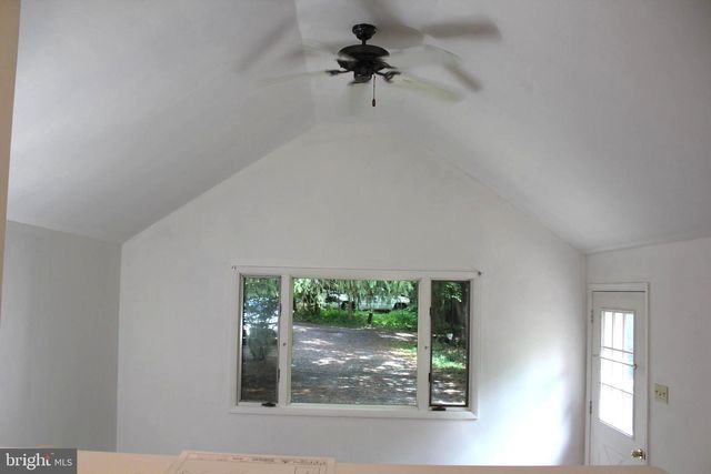 1068 MAGAZINE RD, Green Lane, PA 18054