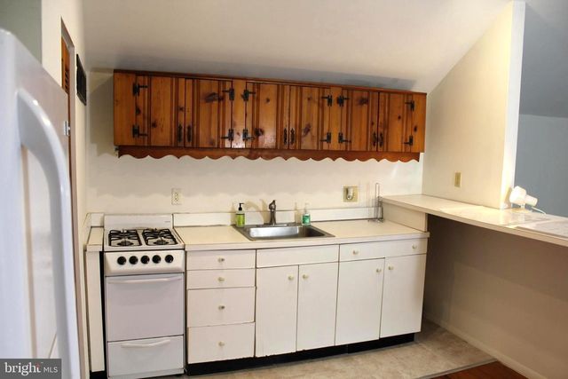 1068 MAGAZINE RD, Green Lane, PA 18054