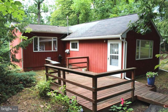 1068 MAGAZINE RD, Green Lane, PA 18054